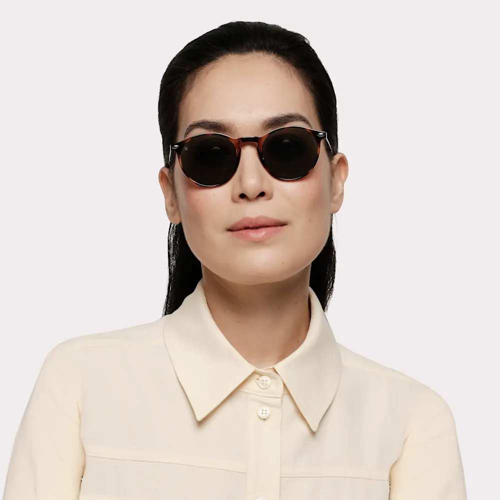 Michael Kors Rhodes zonnebril zwart | Opticiens Michael Kors Rhodes zonnebril zwart | Opticiens